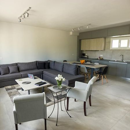 Amera - Troumpas Family Apartments Leonídion Exteriör bild